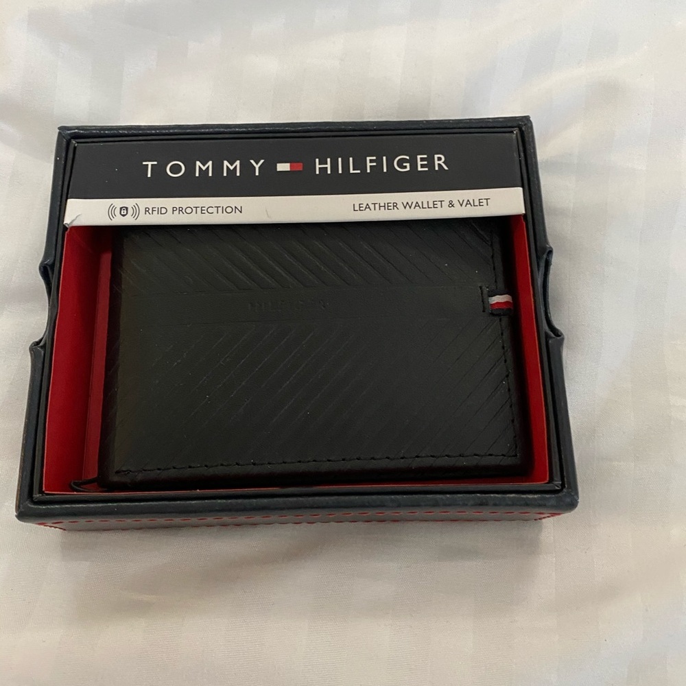 Men’s black wallet